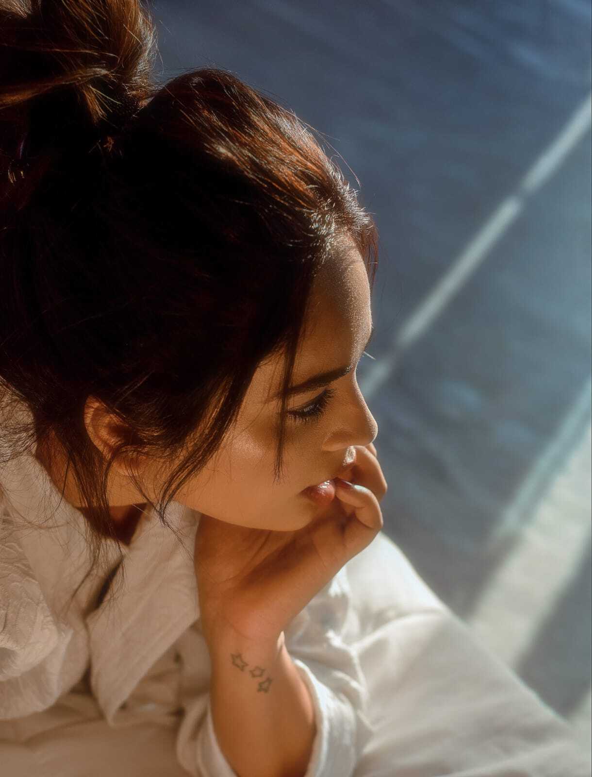 Nandita Swetha Sizzles in Latest Photoshoot, her Glamorous look goes Viral on the Internet
