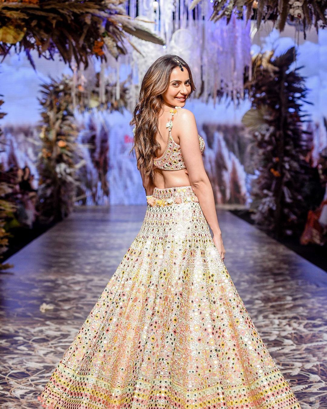 Rakul Preet Singh: ఉప్పొంగే ఎద అందాలతో రకుల్ హాట్ షో.. ఫొటోలు వైరల్!