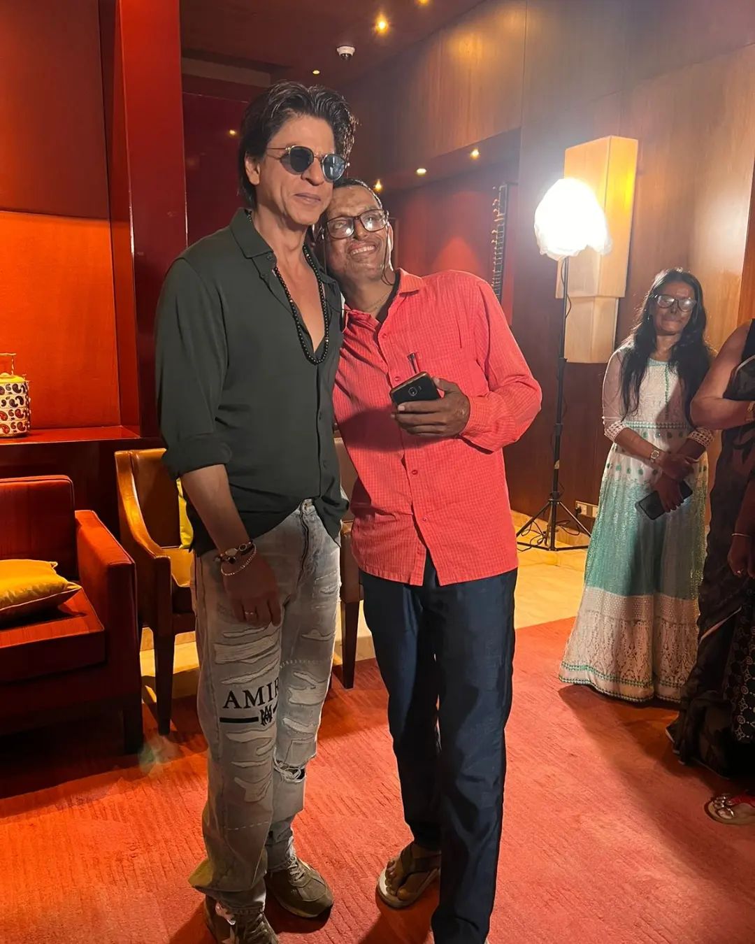 Shah Rukh Khan Meets Acid survivors in Kolkata, fans say ‘King Khan for a Reason.’ See Pics
