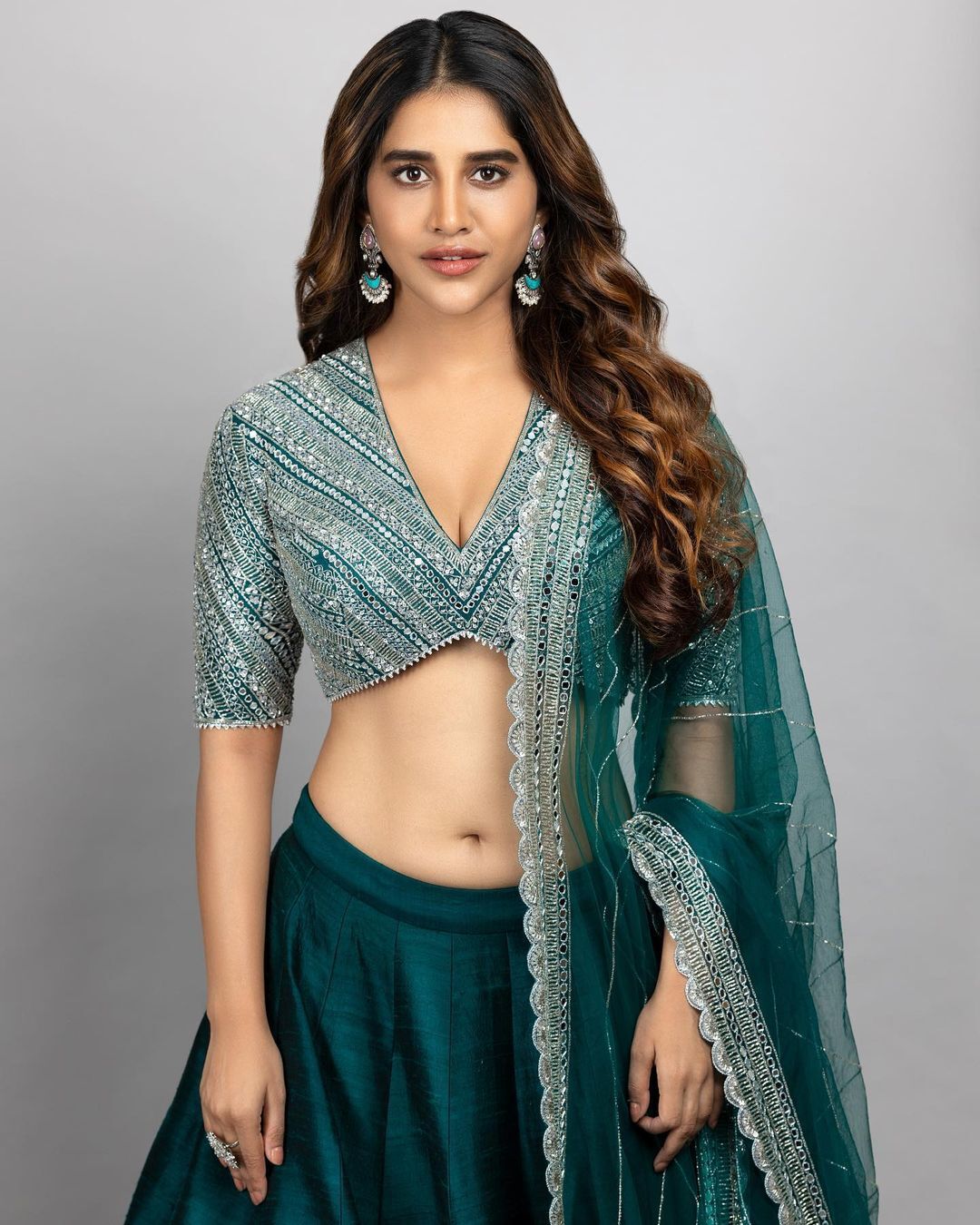 Nabha Natesh: అబ్బా అనిపించేలా నభా హాట్ ట్రీట్.. అతి చిన్న డ్రెస్‌లో అందాలు దాగట్లేదుగా!