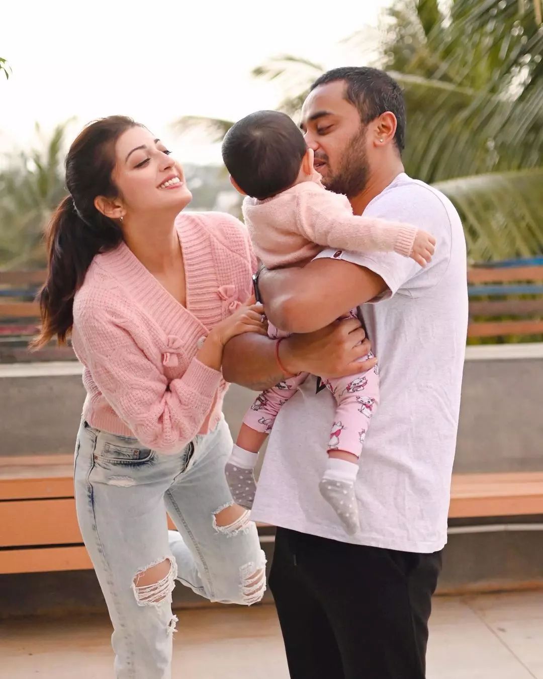 సినీ తారల కుటుంబ సభ్యులను మీరు చూశారా? స్టార్ హీరో, హీరోయిన్ల ఫ్యామిలీ ఫోటోస్ వైరల్