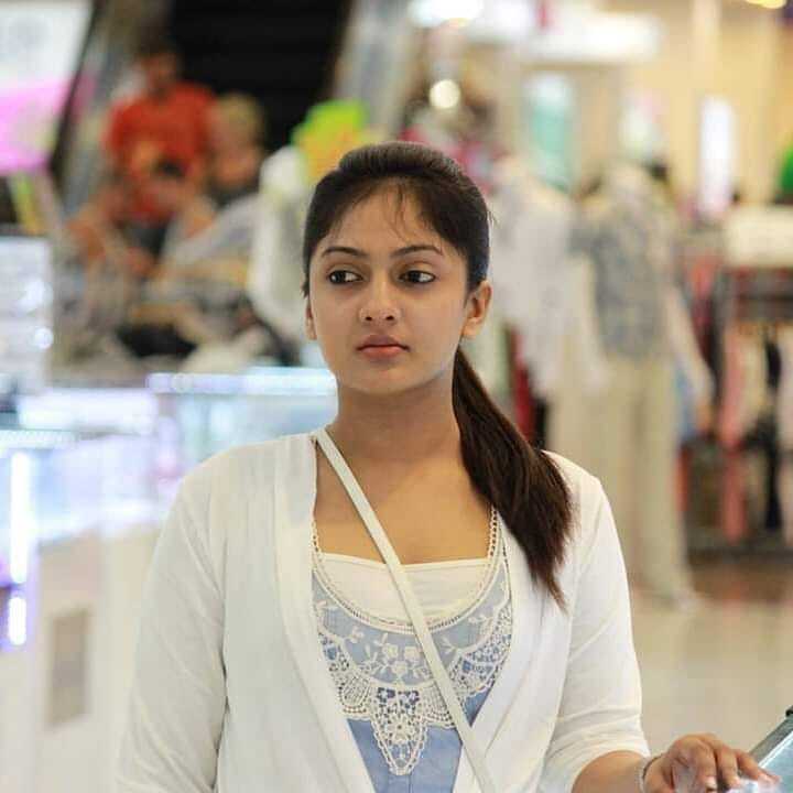 Sheela Kaur: అప్పట్లో బన్నీతో హిట్ కొట్టిన హీరోయిన్.. ఇప్పుడు ఎలా ఉందంటే.. లేటెస్ట్ ఫొటోస్