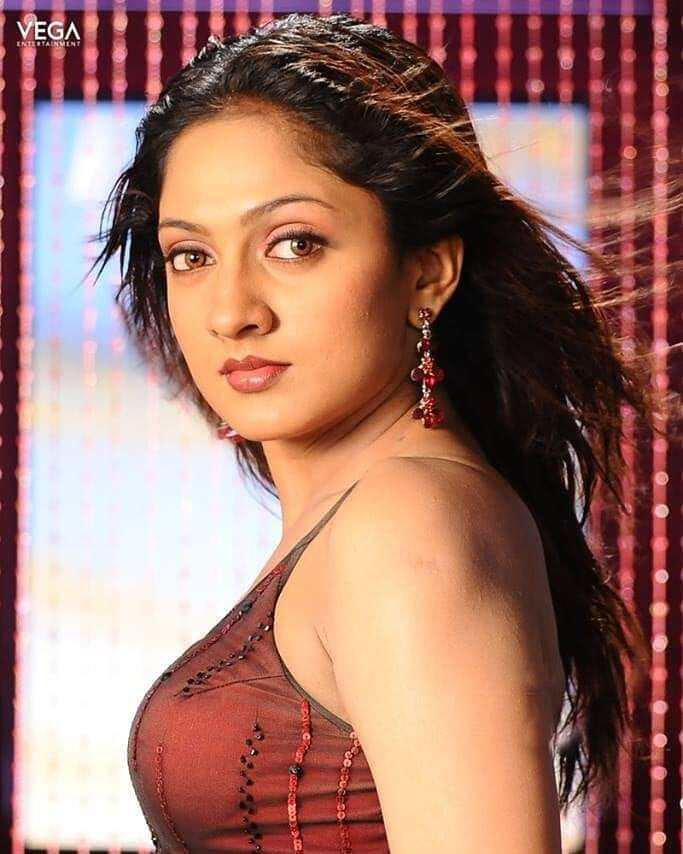 Sheela Kaur: అప్పట్లో బన్నీతో హిట్ కొట్టిన హీరోయిన్.. ఇప్పుడు ఎలా ఉందంటే.. లేటెస్ట్ ఫొటోస్