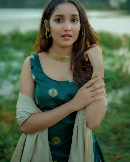 ಅನಿಖಾ ಸುರೇಂದ್ರನ್ ಗ್ಲಾಮರಸ್ ಫೋಟೊಗಳು 