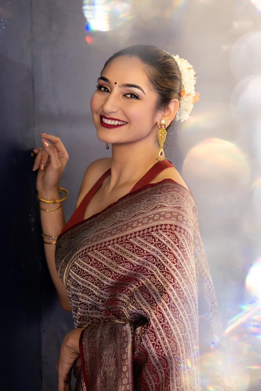 ಅಮ್ಮನ ಉಟ್ಟಿದ್ದ 30 ವರ್ಷದ ಹಳೆಯ ವಿಂಟೇಜ್ ಸೀರೆಯಲ್ಲಿ ಮಿಂಚಿದ ರಾಗಿಣಿ