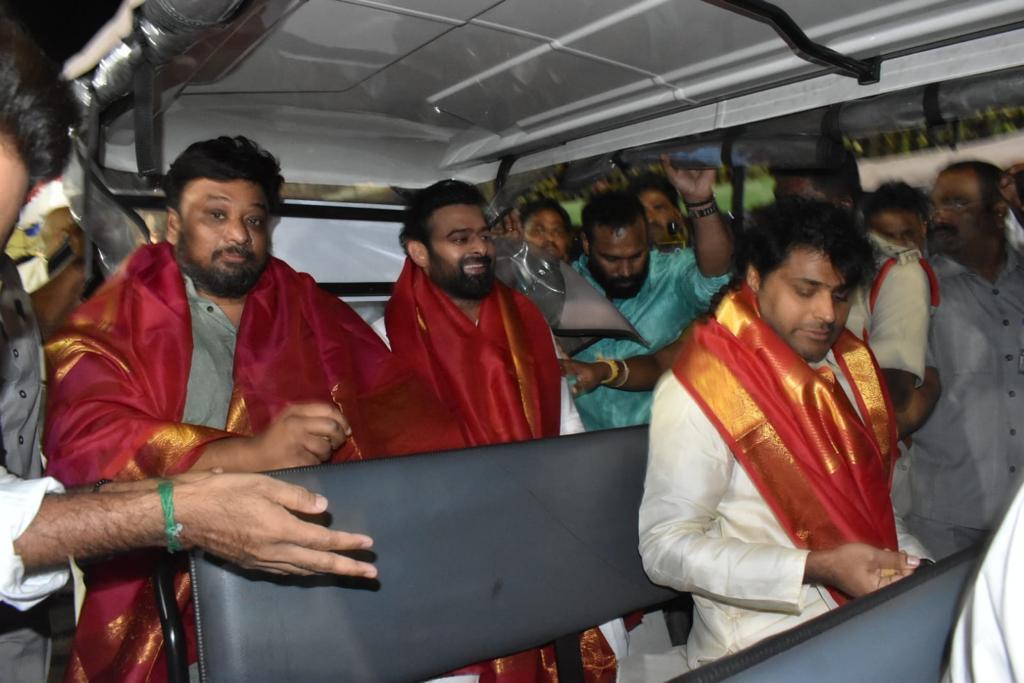 Adipurush Pre Release Event in Tirupati : Prabhas Seeks Blessing at Tirupati