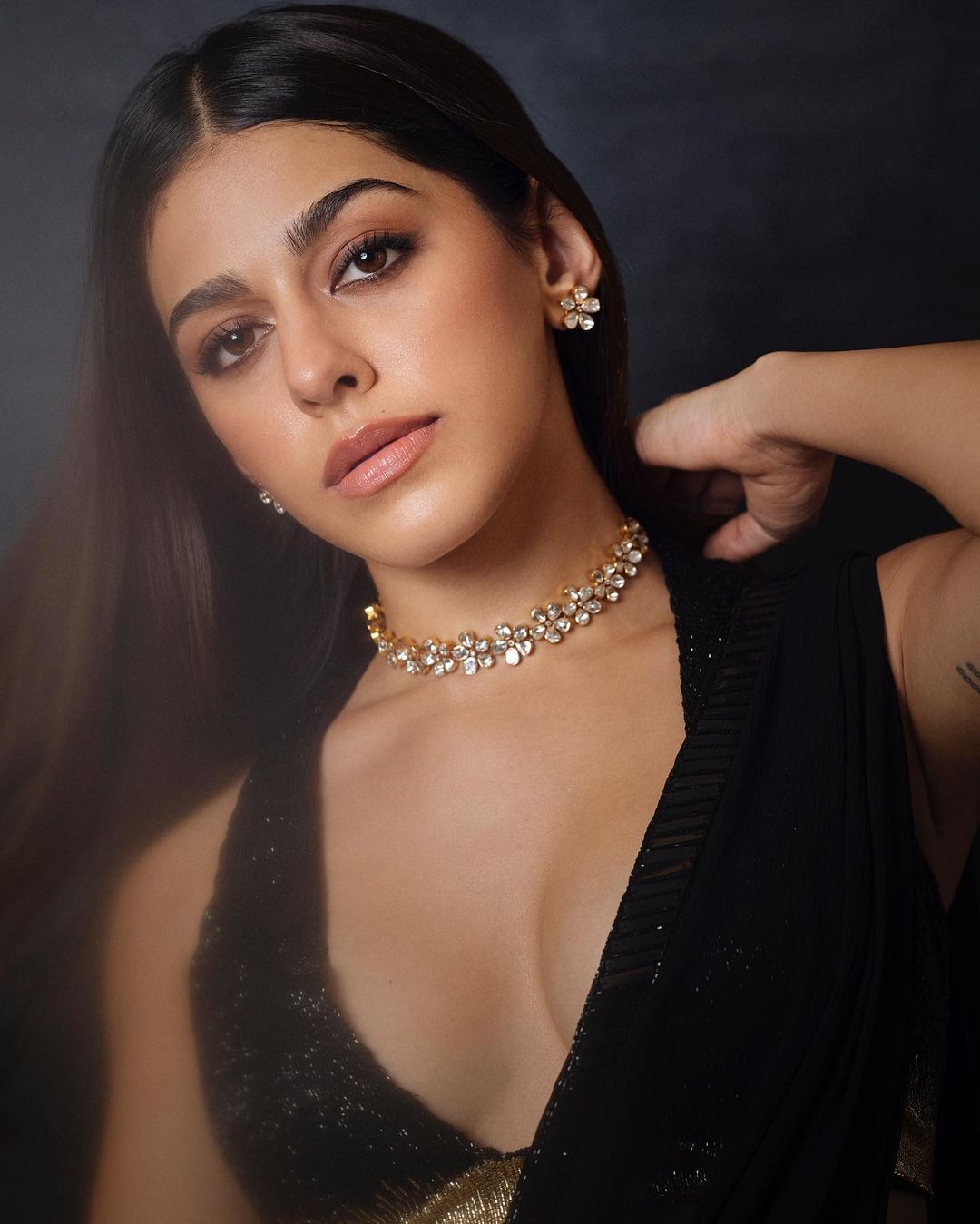 Alaya F sizzles in a Black Sequin saree by designer Manish Malhotra for Ira Trivedi and Madhu Mantena’s reception, Fans call her ‘Best-Dressed star kid’