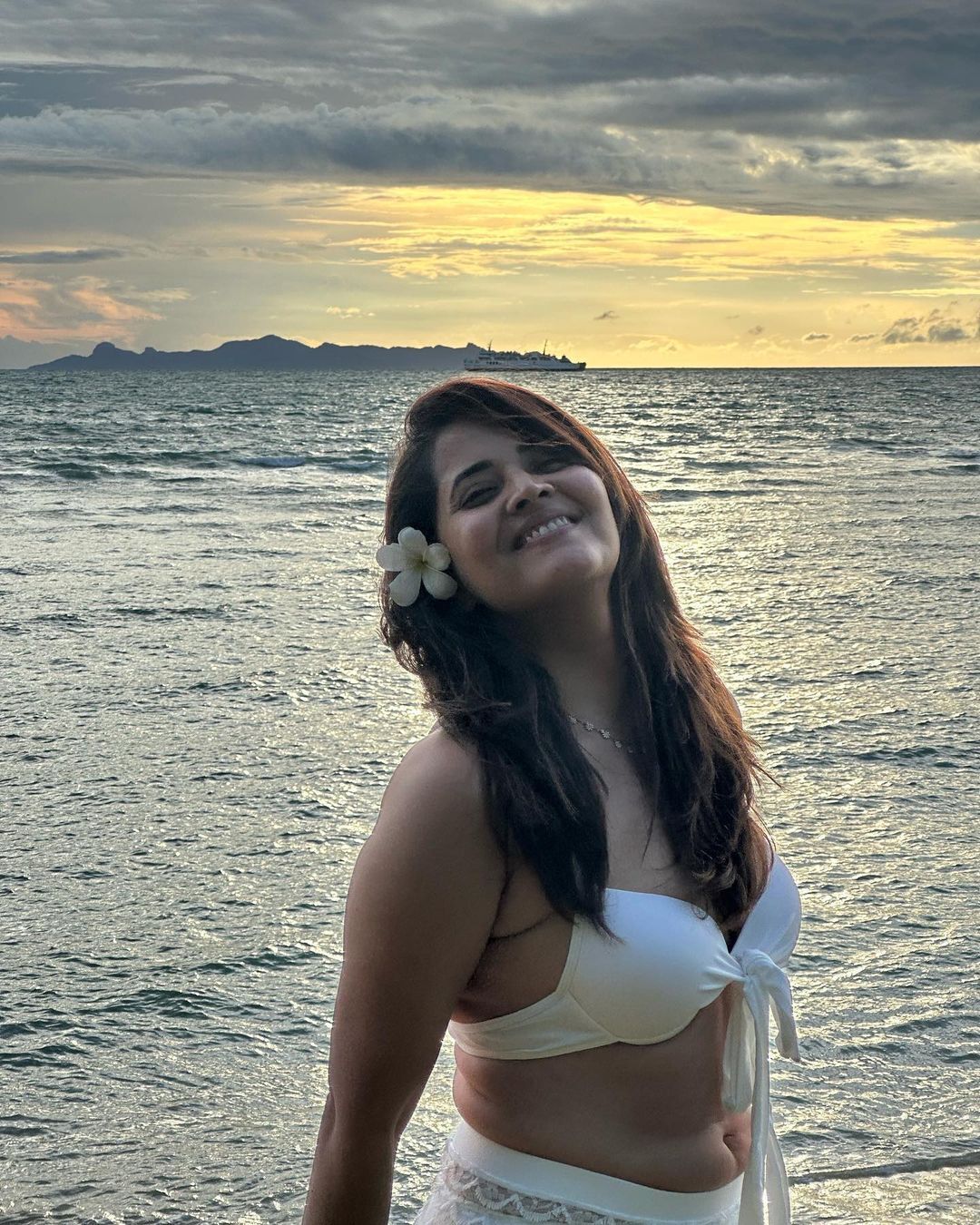 Anasuya Bharadwaj stuns the internet with her bikini-clad pictures, shares pictures from her Thailand trip