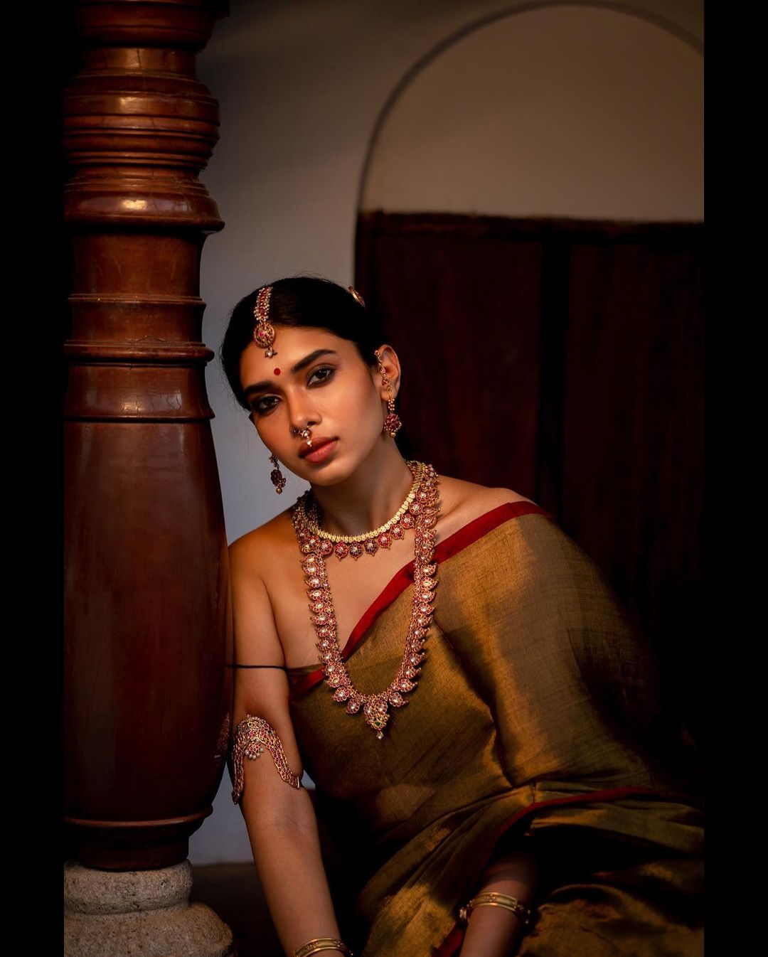PHOTOS: ஜாக்கெட் அணியாமல்.. தேவதை போல ஜொலிக்கும் துஷாரா விஜயன்.. ராணியா மாறிய ரெனே!