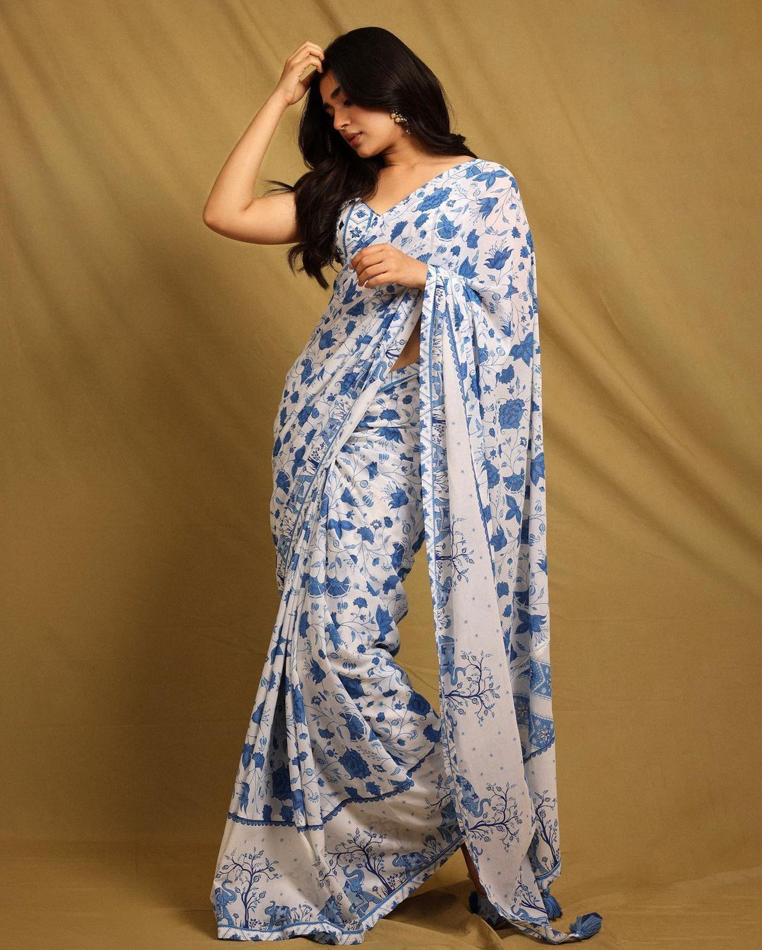 Krithi Shetty’s saree photoshoot leaves fans wanting more, slays the printed saree look with her beauty