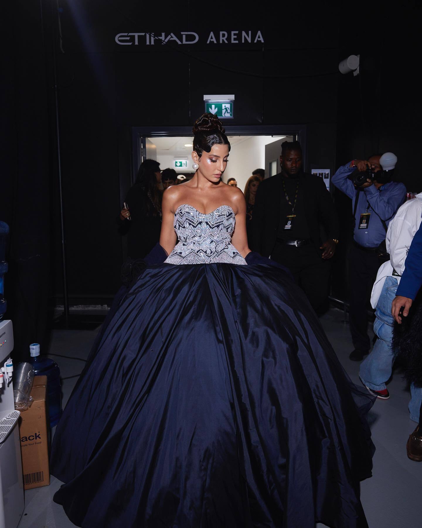 Nora Fatehi: नोरा फ़तेही का सिंड्रेला लुक देख फैन्स की बढ़ी दिल की धड़कने, तस्वीरों में एक्ट्रेस का दिखा हैवी क्लीवेज 