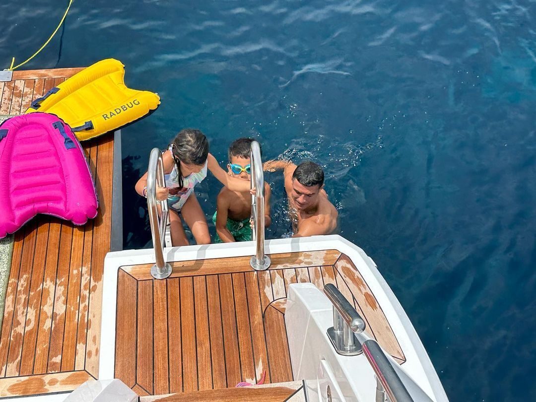 Sailing in Style: Cristiano Ronaldo and Family Escapes to Paradise on a Luxurious Yacht Getaway