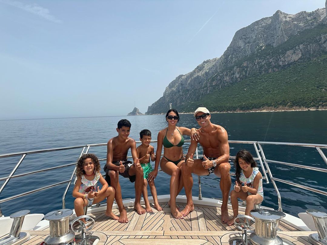 Sailing in Style: Cristiano Ronaldo and Family Escapes to Paradise on a Luxurious Yacht Getaway