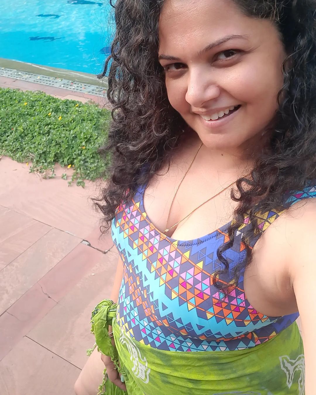 PHOTOS: SMS ஹீரோயினை ஞாபகம் இருக்கா? நீச்சல் குளத்தில் தாறுமாறு போஸ்.. அசத்தும் அனுயா! SMS