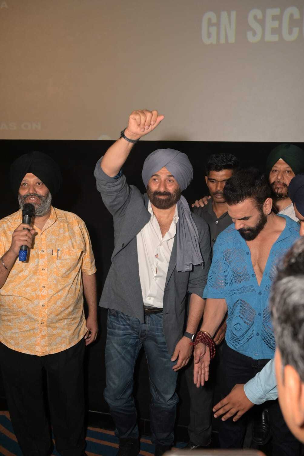Sunny Deol Makes Grand Entry for Gadar 2 in New Delhi