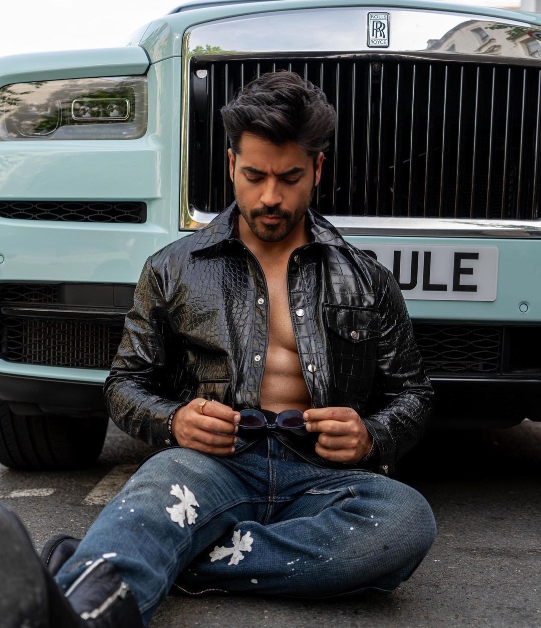 7 times Gautam Gulati stole our hearts with his killer looks