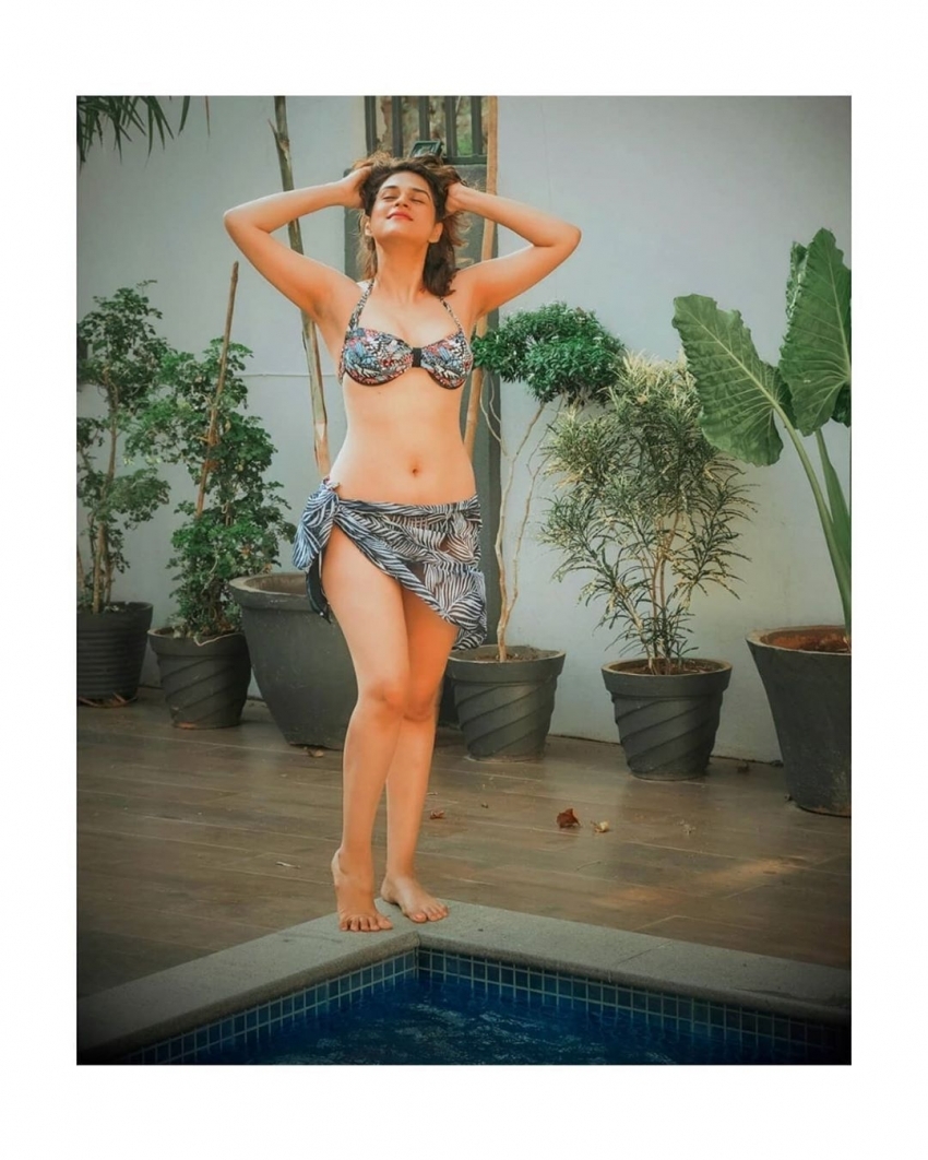 'ಕೋಟಿಗೊಬ್ಬ-3' ಬೆಡಗಿ ಶ್ರದ್ಧಾ ದಾಸ್ ಹಾಟ್ ಚಿತ್ರಗಳು 