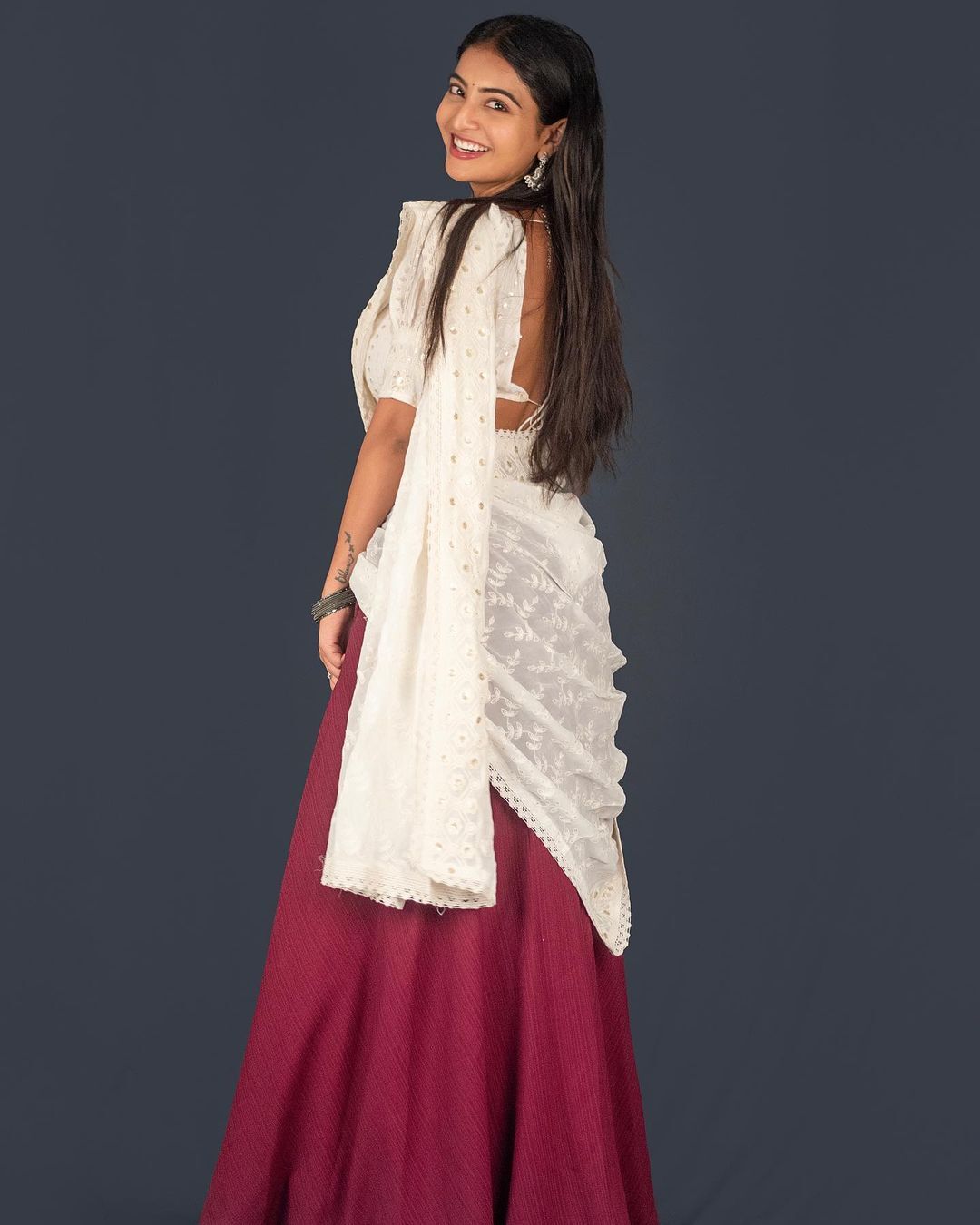 Ananya Nagalla: స్టన్నింగ్ ఫిగర్‌తో తెలుగు పిల్ల రచ్చ.. ఎద అందాలే చూపిస్తూ అనన్య ఫొటోలు