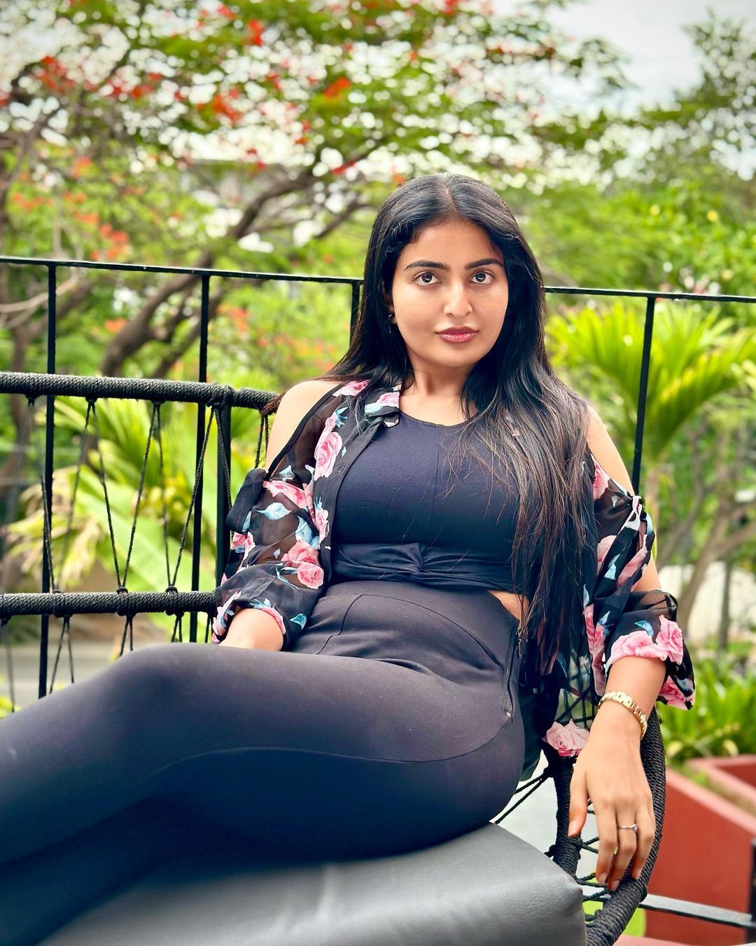 Ananya Nagalla: స్టన్నింగ్ ఫిగర్‌తో తెలుగు పిల్ల రచ్చ.. ఎద అందాలే చూపిస్తూ అనన్య ఫొటోలు