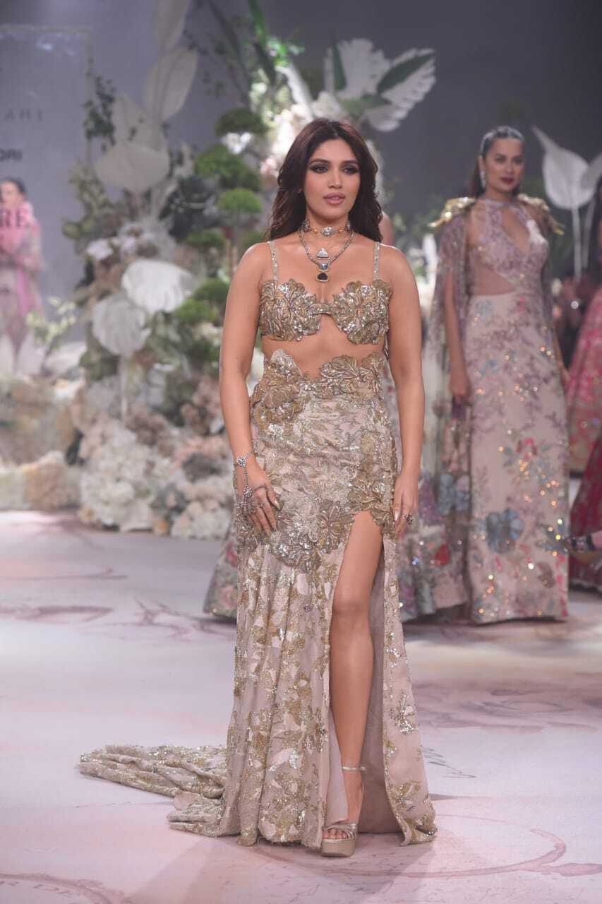 Bhumi Pednekar walks the ramp for Designer Varun Bahl at India Couture Week 2023