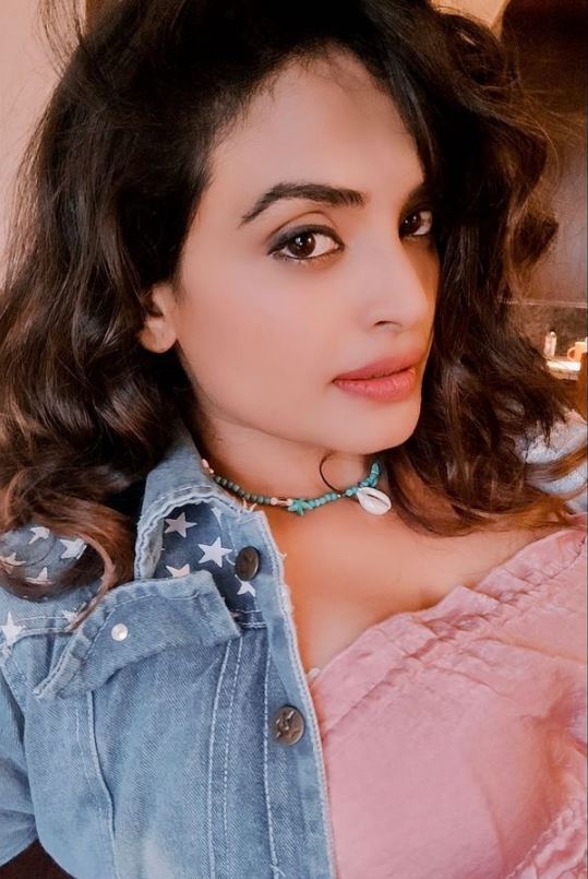 Sarayu Roy: బిగ్ బాస్ సరయు మైండ్ బ్లోయింగ్ స్టిల్స్.. ఆమెనిలా ఎప్పుడైనా చూశారా?