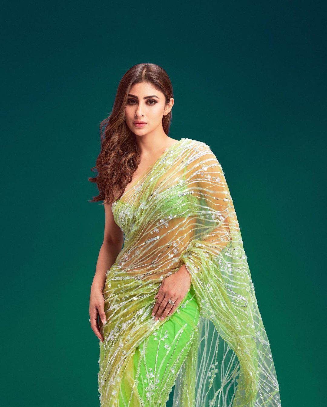 ಈ ಬಾರಿ ಸೀರೆಯುಟ್ಟು ಹುಡುಗರ ನಿದ್ದೆ ಕದ್ದ 'ಕೆಜಿಎಫ್' ಸುಂದರಿ ಮೌನಿ ರಾಯ್