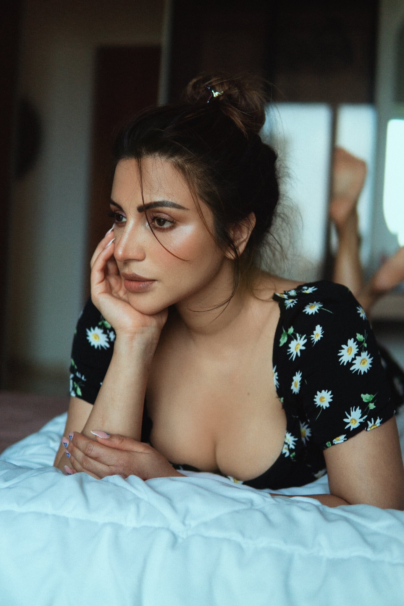 Shama Sikander: అతి దారుణంగా హీరోయిన్ హాట్ షో.. ఎద అందాలు మొత్తం చూపిస్తుందిగా!