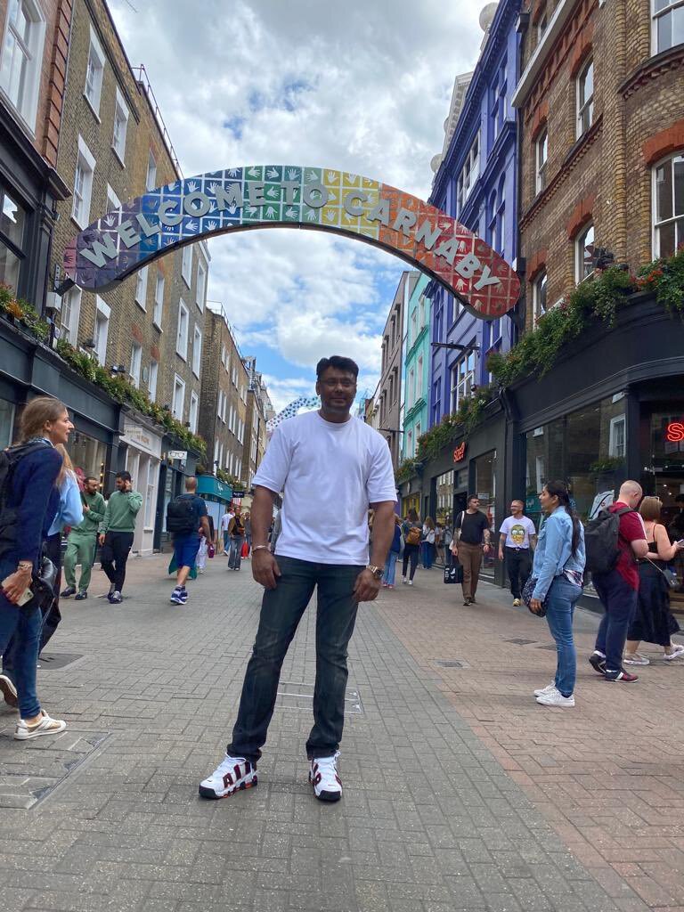 Darshan Thoogudeepa Enjoys His Vacation With Friends; Pics Goes Viral