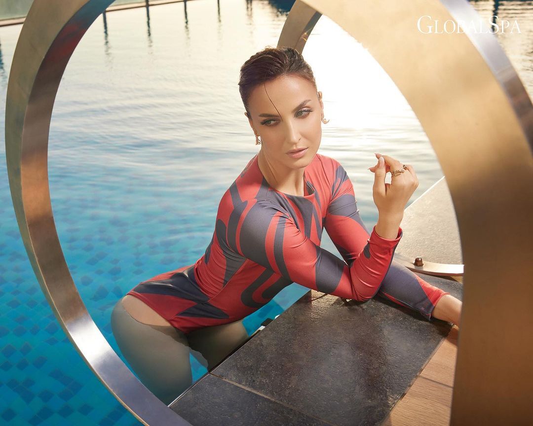 Elli AvrRam's Jaw-Dropping Bikini Photoshoots Set Hearts Racing