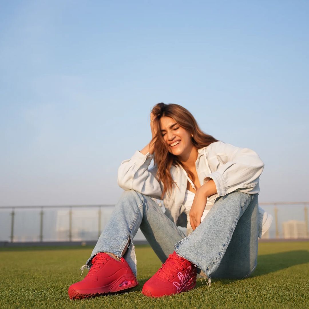 Happy Birthday Kriti Sanon: 8 Times Kriti Sanon's Casual Attires Inspired Fashionistas