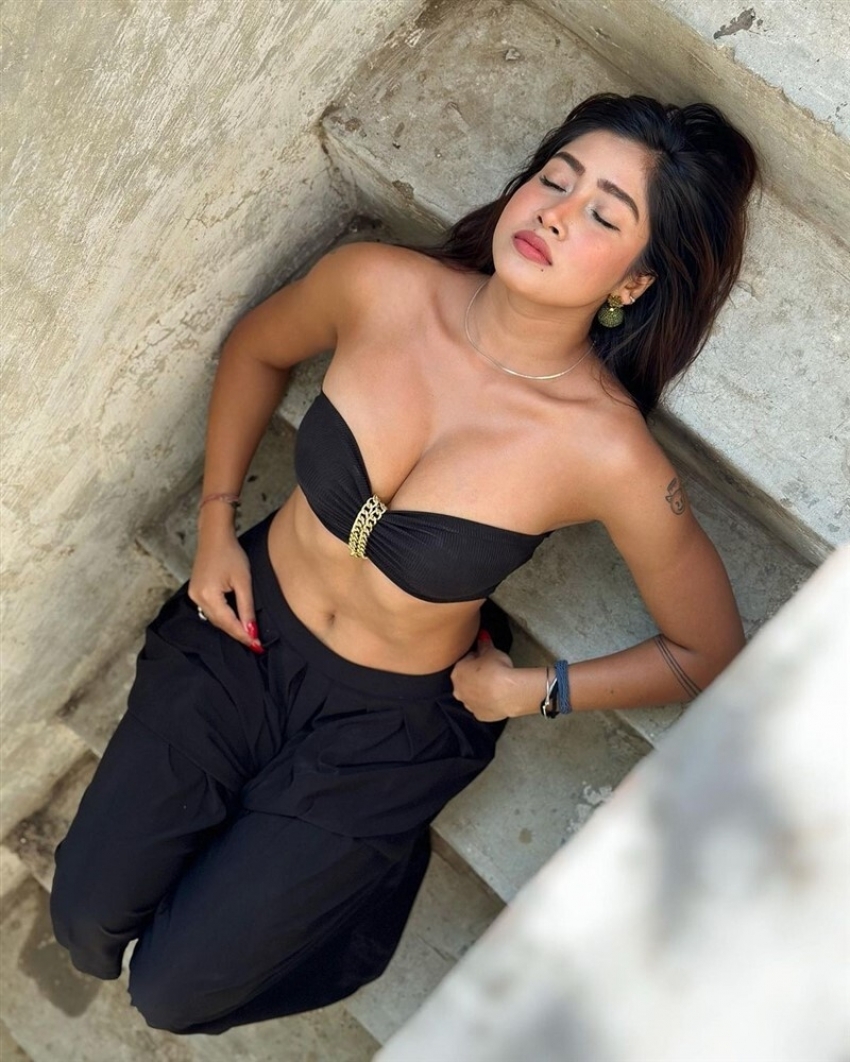 Instagram Model Sofia Ansari' బికినీ బ్రాలో మోడల్ సోఫియా అన్సారీ.. కళ్లు చెదిరేలా గ్లామర్ ట్రీట్