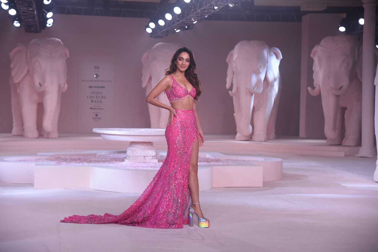 Kiara Advani Stuns as Showstopper in Hot Pink at Falguni Shane Peacock's  Couture Week Show - Filmibeat