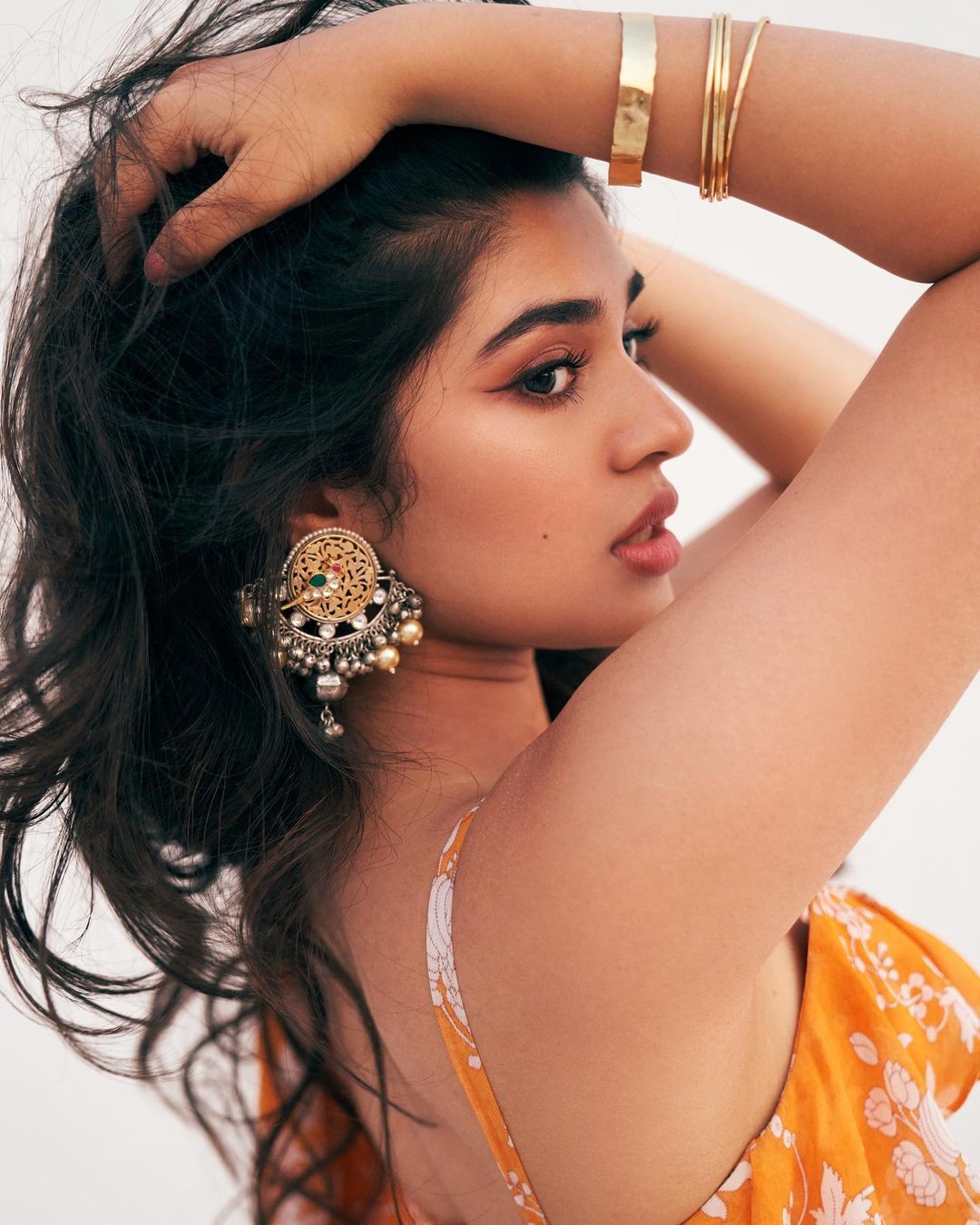 Krithi Shetty Hot Pics: కళ్లతోనే చంపేస్తున్న కృతిశెట్టి.. ఒంటికి అతుక్కుపోయేలా డ్రెస్.. పర్ఫెక్ట్ షేపులను బాగా చూపిస్తోందిగా