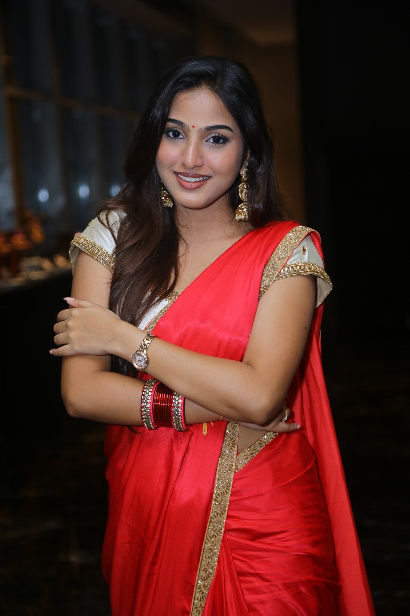 Pranavi Manukonda సోషల్ మీడియా సెన్సేషన్ ప్రణవి మానుకొండ.. చీరకట్టులో అదరగొట్టిన అందాల భామ