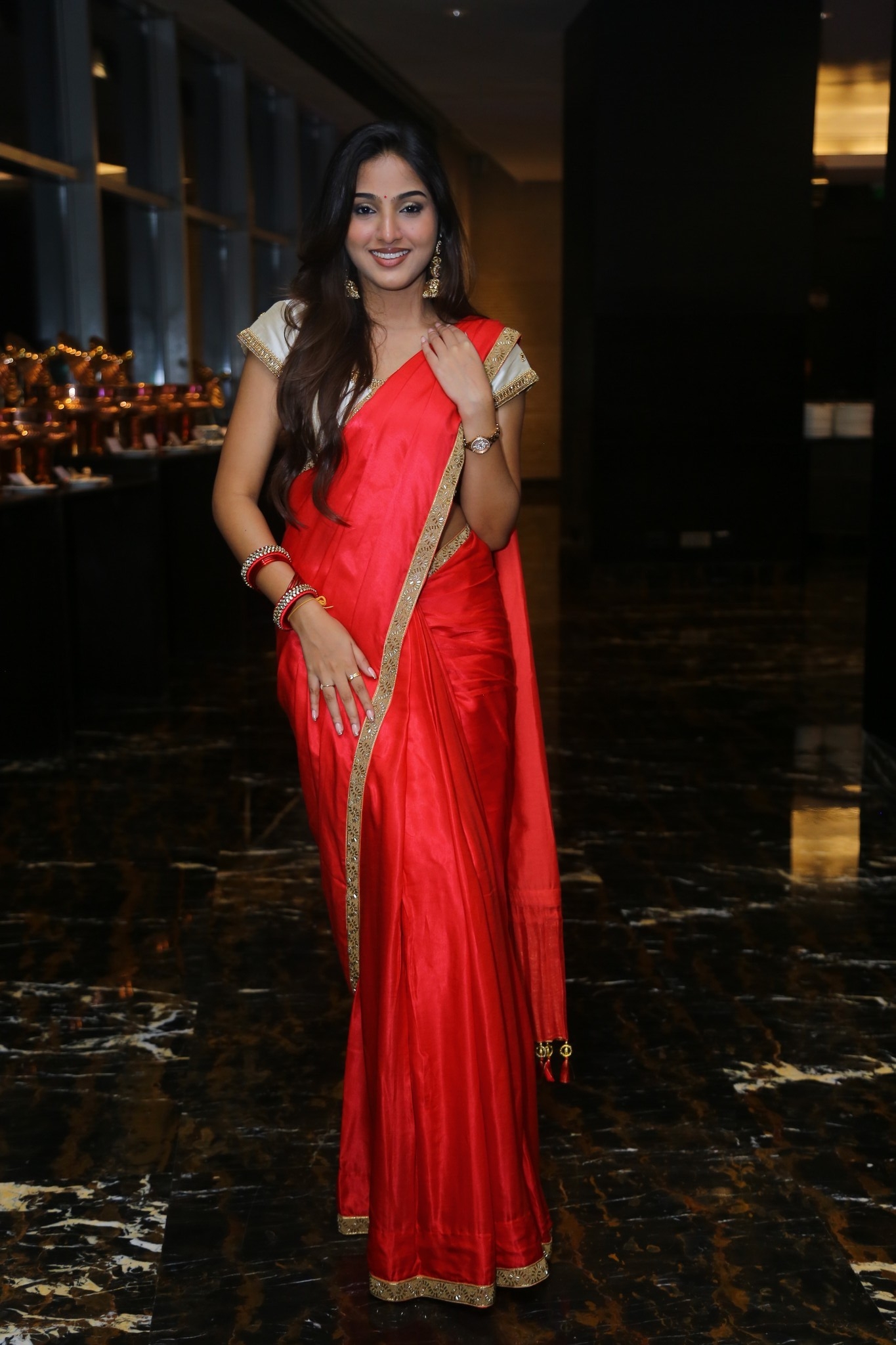 Pranavi Manukonda సోషల్ మీడియా సెన్సేషన్ ప్రణవి మానుకొండ.. చీరకట్టులో అదరగొట్టిన అందాల భామ