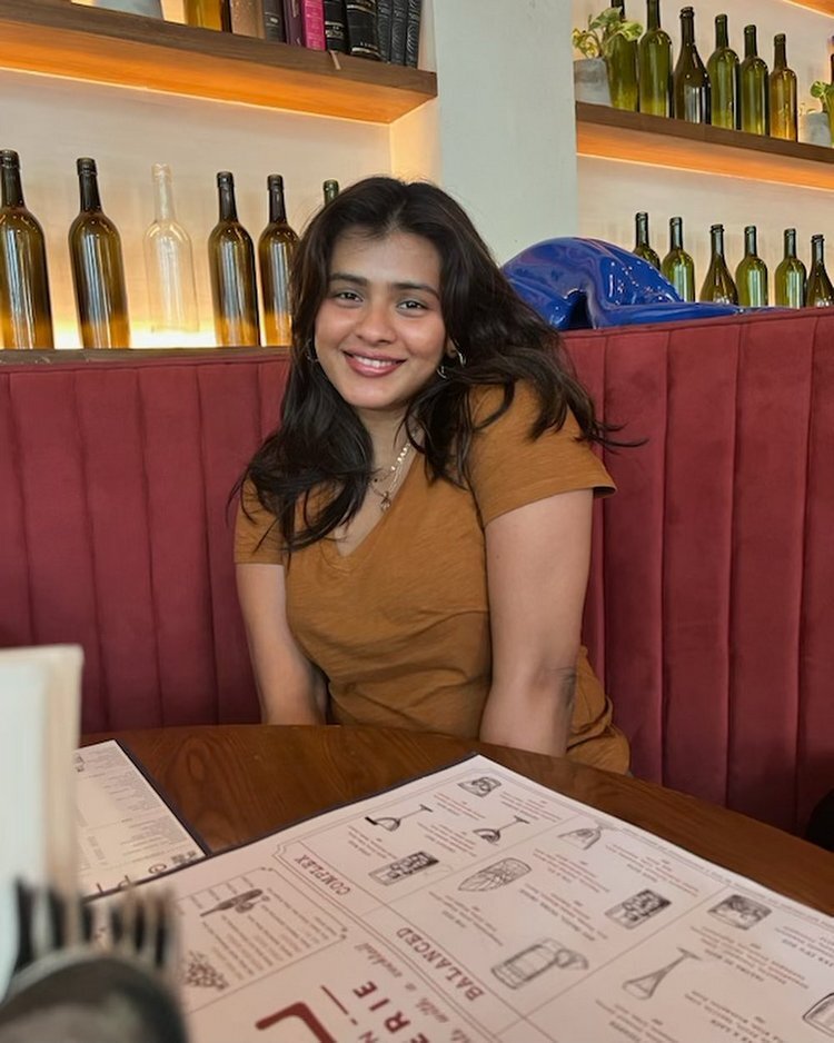 Hebah Patel: కురచ బట్టల్లో అబ్బా అనిపించిన హెబ్బా.. ఆ ఫోజులు చూస్తే మెంటలే!