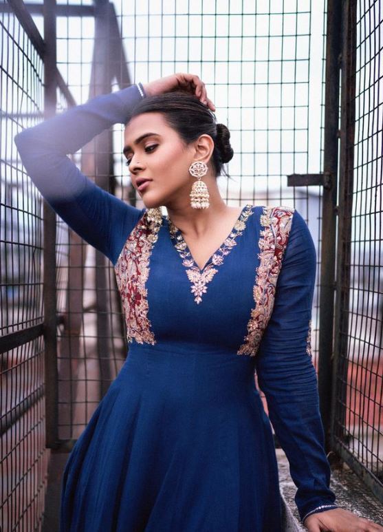 Hebah Patel: కురచ బట్టల్లో అబ్బా అనిపించిన హెబ్బా.. ఆ ఫోజులు చూస్తే మెంటలే!