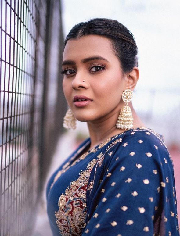 Hebah Patel: కురచ బట్టల్లో అబ్బా అనిపించిన హెబ్బా.. ఆ ఫోజులు చూస్తే మెంటలే!