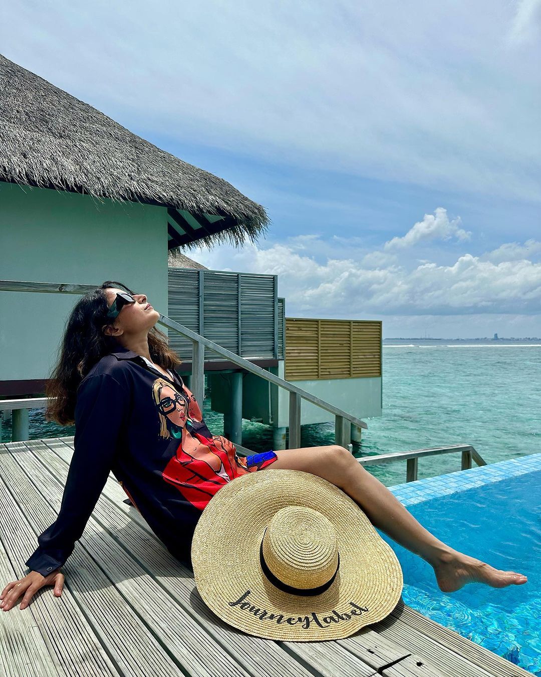 Aishwarya Sharma Rocks Swimsuit Glam in Stunning Photos, Earns 'Hot' Compliment from Hubby Neil Bhatt