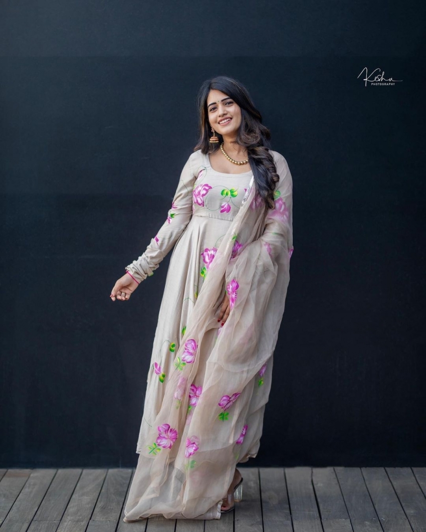 ನಿರೂಪಕಿ ಶ್ರವಂತಿ ಚೋಕರಾಪು ಸುಂದರ ಚಿತ್ರಗಳು