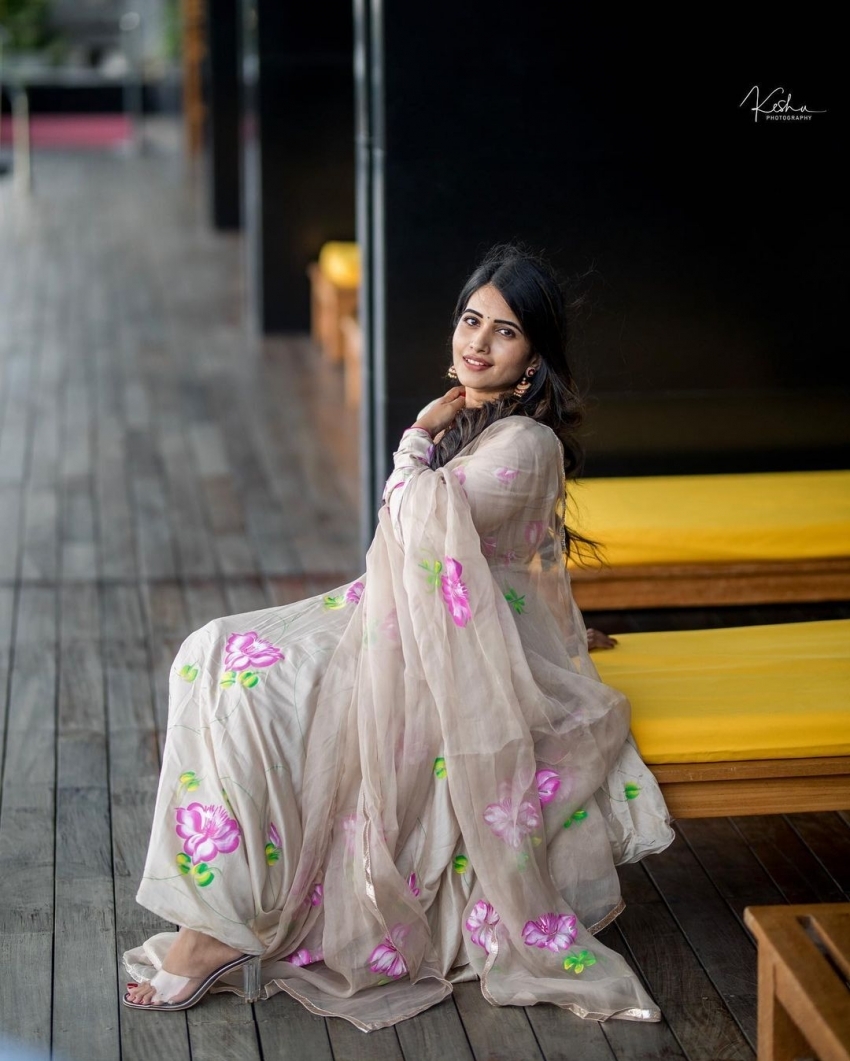 ನಿರೂಪಕಿ ಶ್ರವಂತಿ ಚೋಕರಾಪು ಸುಂದರ ಚಿತ್ರಗಳು