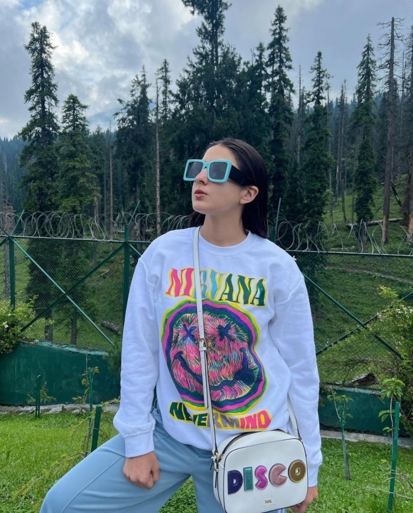 Sara Ali Khan: ನಟಿ ಸಾರಾ ಅಲಿ ಖಾನ್ ಲೇಟೆಸ್ಟ್ ಫೋಟೊಸ್; ಟೆಂಪಲ್ ರನ್ ಮಾಡುತ್ತಿರುವ ಸುಂದರಿ