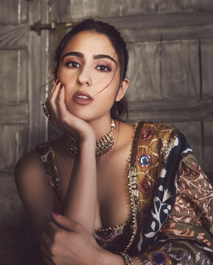 Sara Ali Khan: ನಟಿ ಸಾರಾ ಅಲಿ ಖಾನ್ ಲೇಟೆಸ್ಟ್ ಫೋಟೊಸ್; ಟೆಂಪಲ್ ರನ್ ಮಾಡುತ್ತಿರುವ ಸುಂದರಿ