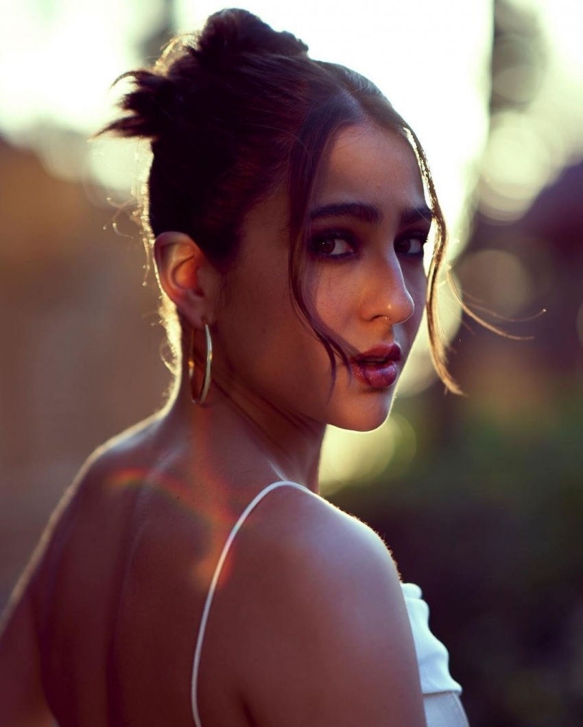Sara Ali Khan: ನಟಿ ಸಾರಾ ಅಲಿ ಖಾನ್ ಲೇಟೆಸ್ಟ್ ಫೋಟೊಸ್; ಟೆಂಪಲ್ ರನ್ ಮಾಡುತ್ತಿರುವ ಸುಂದರಿ