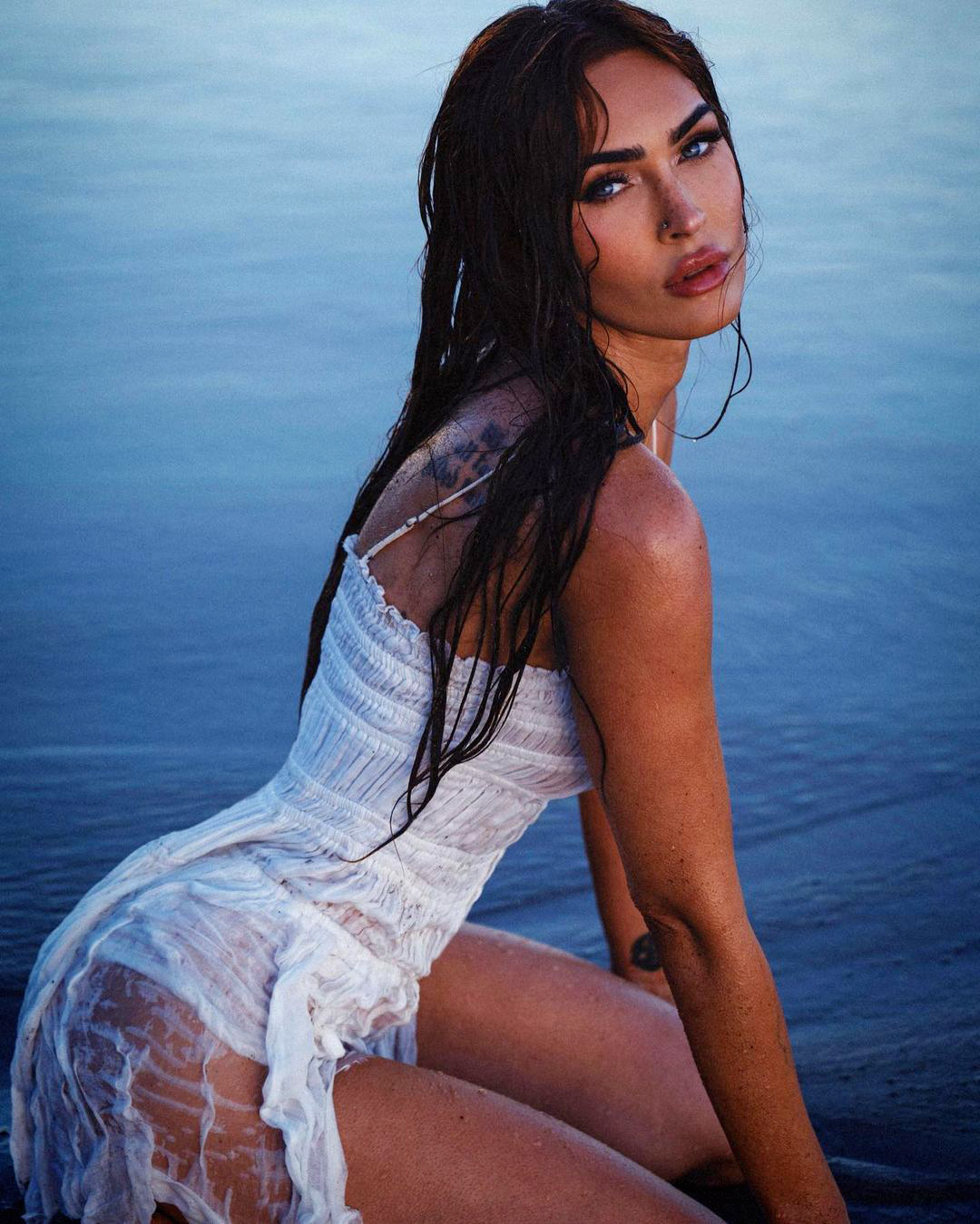 Hot !!! Megan Fox's Bold White See-Through Outfit Sets the Internet Ablaze in Beachside Photoshoot