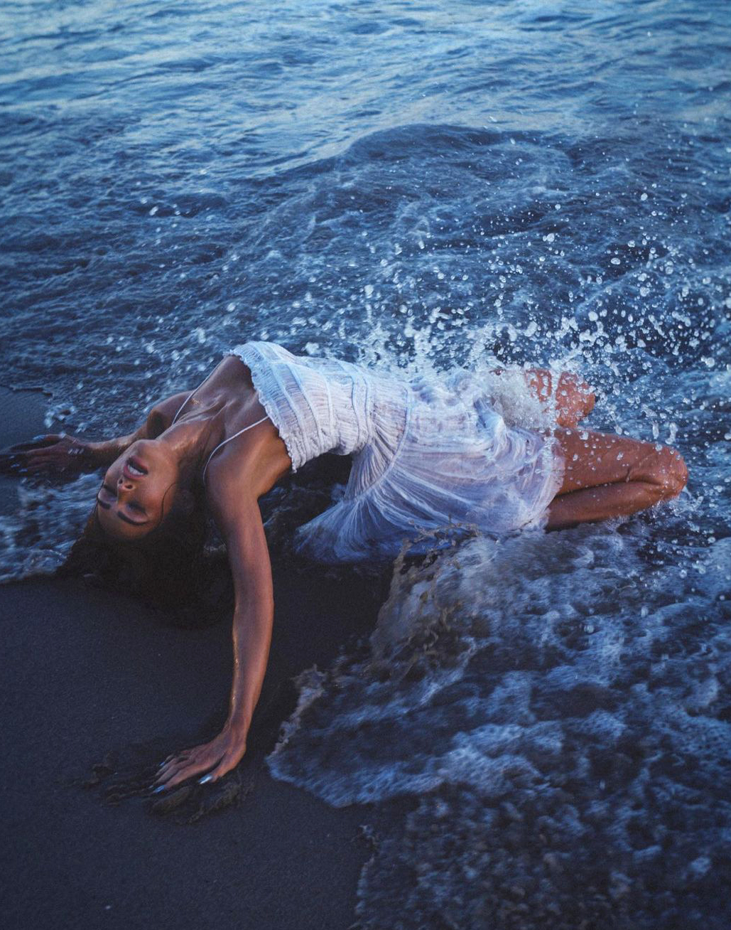 Hot !!! Megan Fox's Bold White See-Through Outfit Sets the Internet Ablaze in Beachside Photoshoot