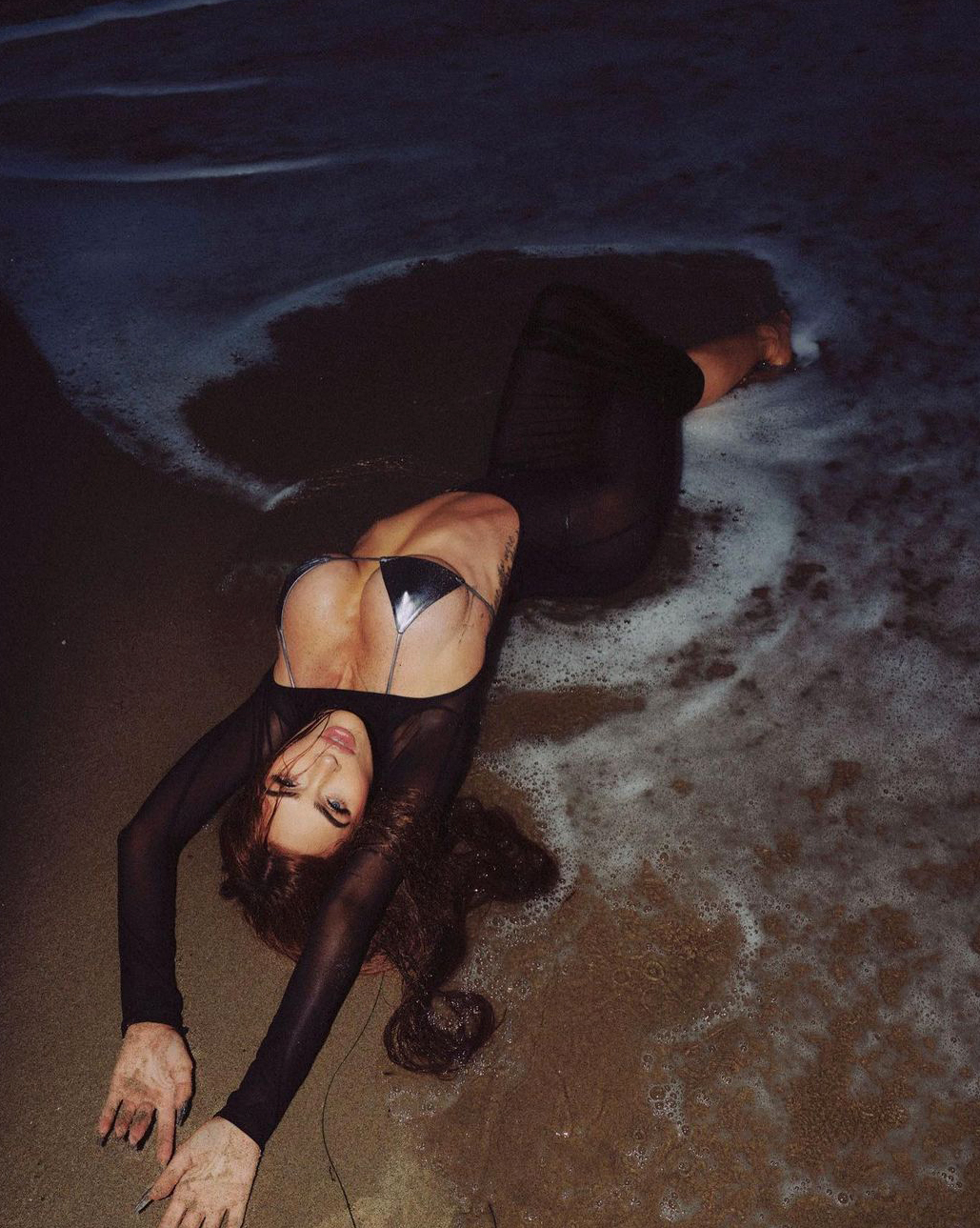 Hot !!! Megan Fox's Bold White See-Through Outfit Sets the Internet Ablaze in Beachside Photoshoot