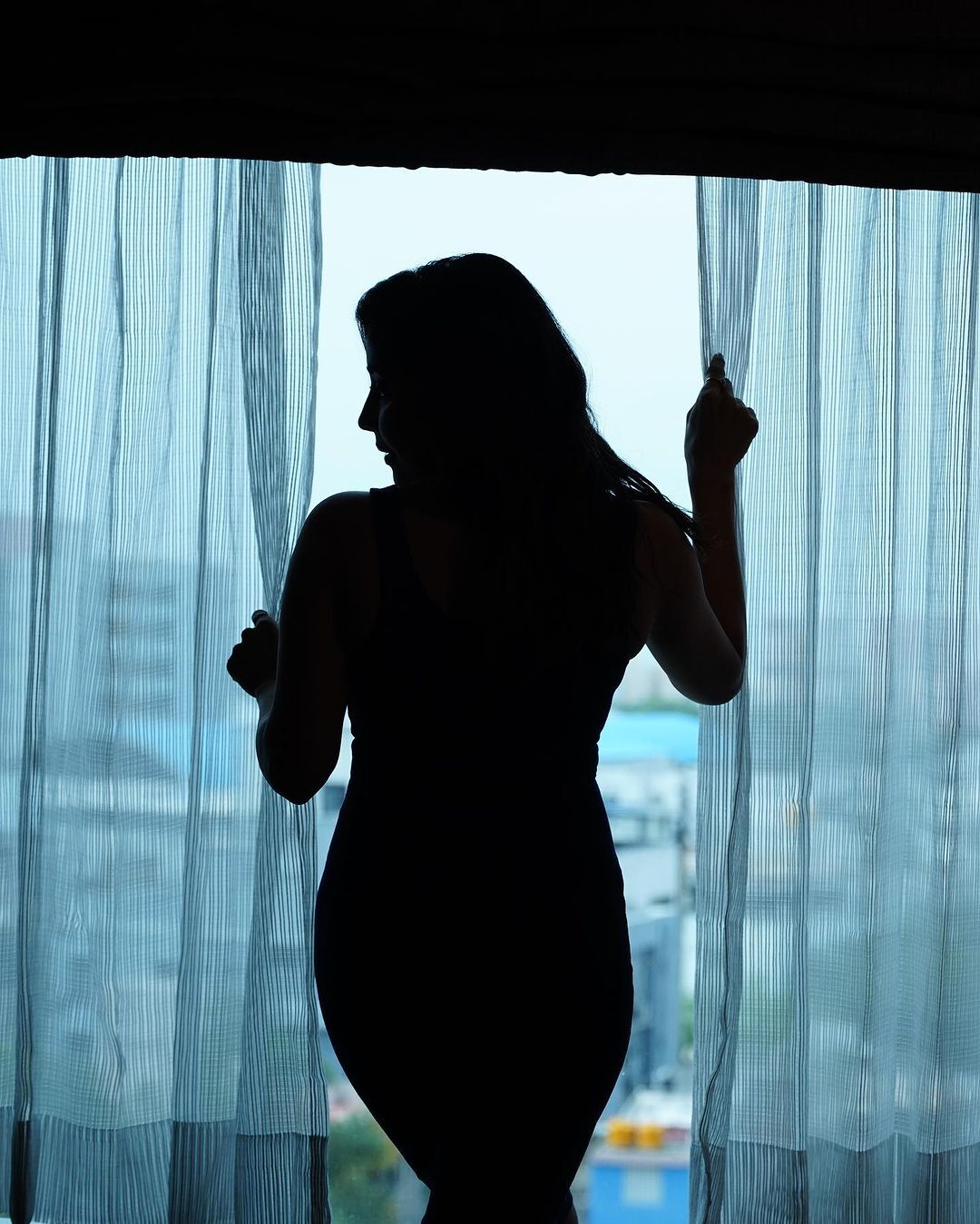 Hottie Alert!!! Sakshi Agarwal's Sensational Bedroom Shoot Leaves Fans Breathless