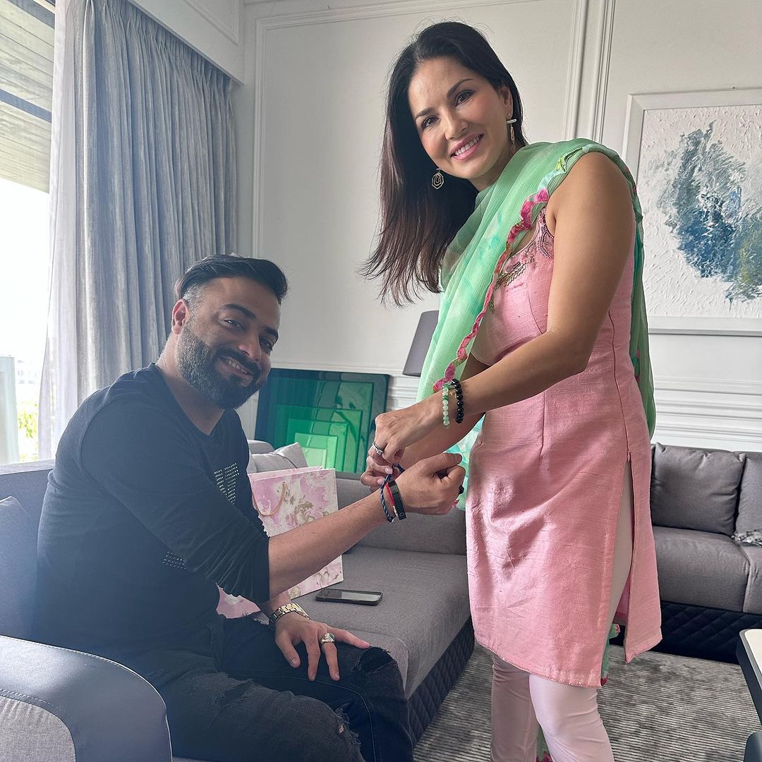Raksha Bandhan 2023: Sunny Leone Marks Raksha Bandhan with Family, Adorns Traditional Suit for the Occasion