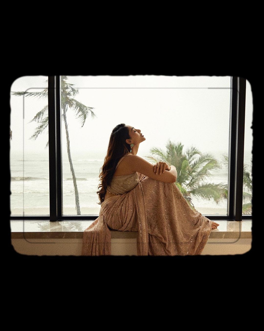 Sobhita Dhulipala: అందాలతో రెచ్చిపోయిన శోభితా.. ఆ హొయలు చూస్తే మతి పోవాల్సిందే!